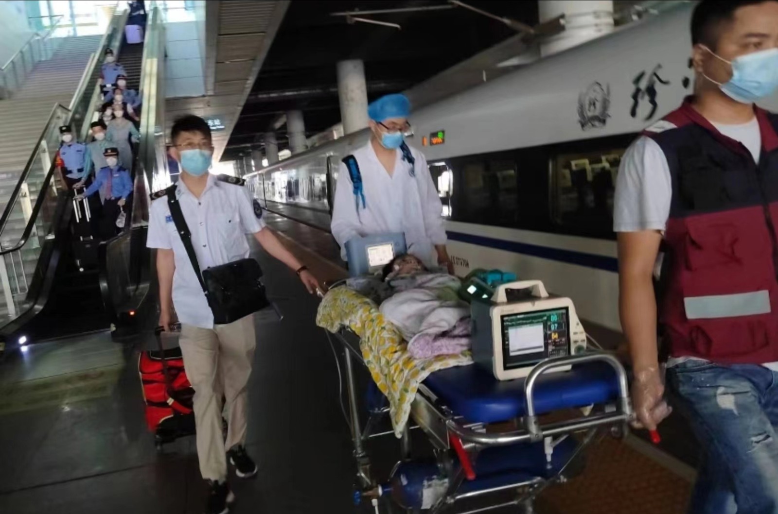 泽普县高铁转运公司